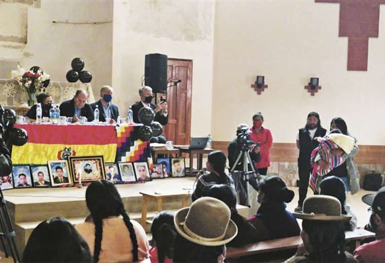 Casimira recibe gritos; en El Alto acusan a militares