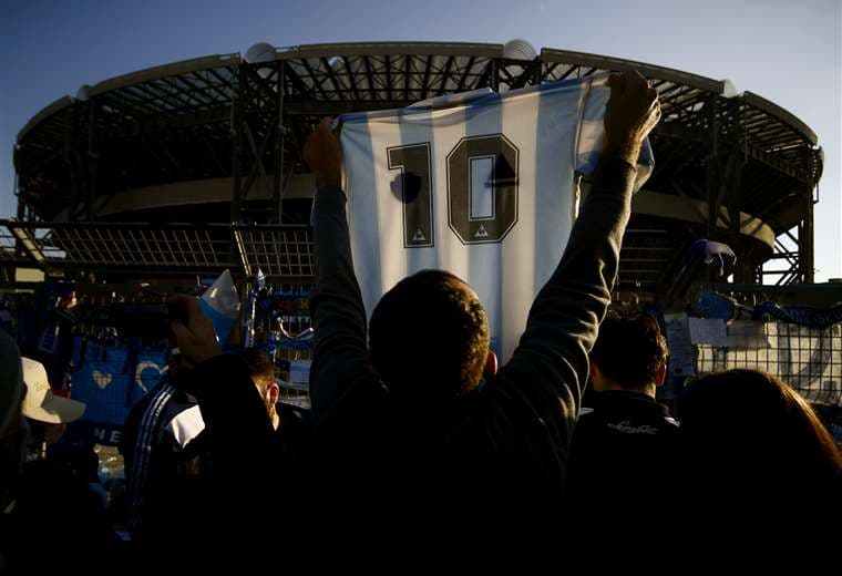 El estadio San Paolo, que podría llamarse Diego Maradona. Foto: AFP 