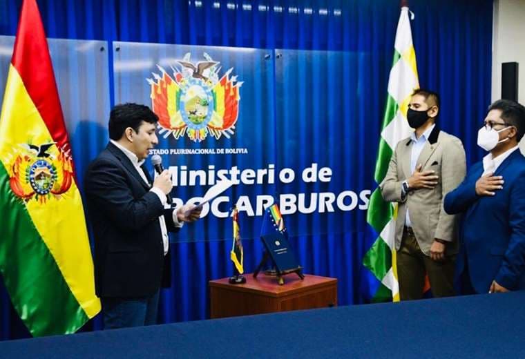 Alvaro Arnez fue posesionado ayer por el ministro de Hidrocarburos, Franklin Molina