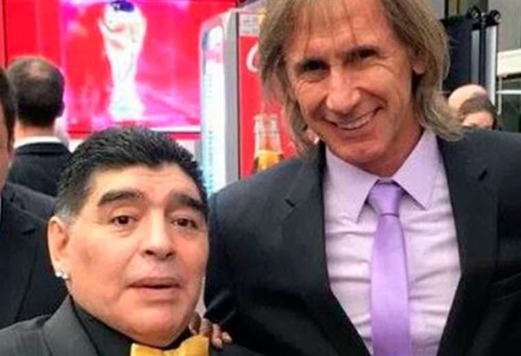Maradona y Gareca durante el sorteo para el Mundial Rusia 2018. Foto: Internet