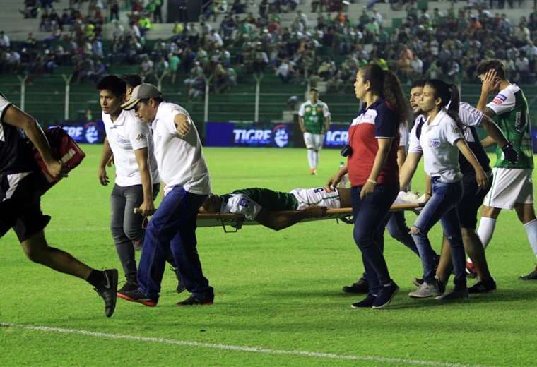 Foto referencial de un jugador lesionado en un encuentro de la División Profesional