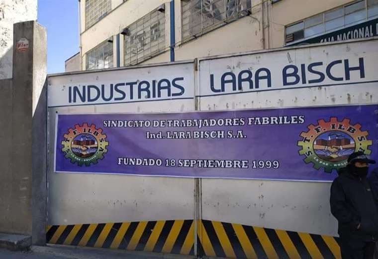 La fábrica en La Paz i Hernan Aldo.