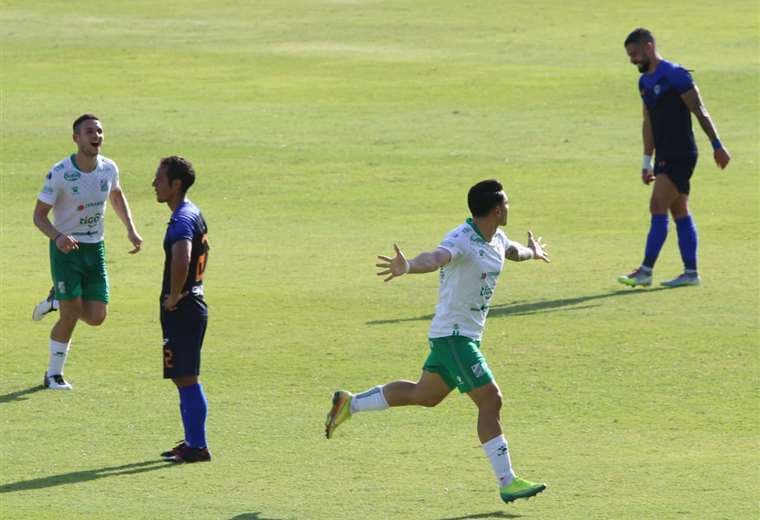 El festejo de Algarañaz tras marcar su gol para Oriente. Foto: JC Torrejón