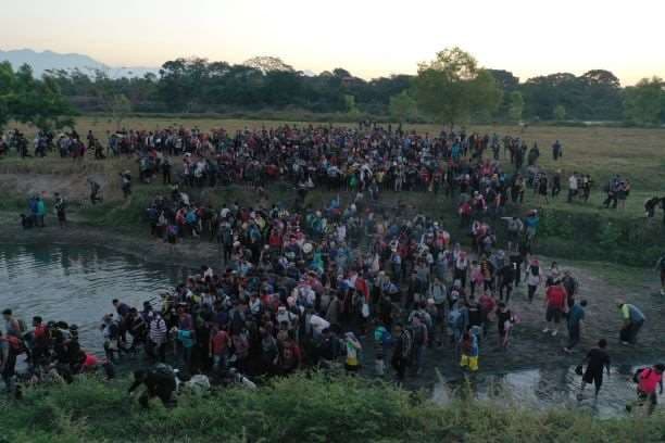 Centroamericanos intentando ingresar a EEUU/Foto: AFP