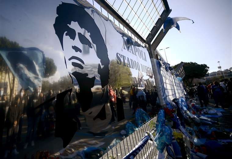 Dos estadios llevan el nombre de Maradona. Uno en Italia y otro en Argentina. Foto: AFP
