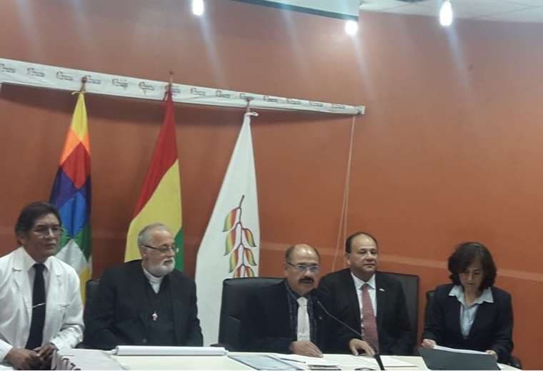 El ministro de Salud ofreció una conferencia de prensa en La Paz. 