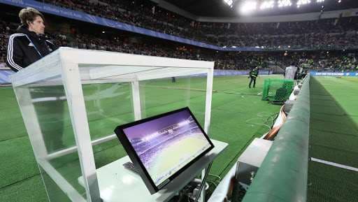 El videoarbitraje se implementó en el fútbol italiano la temporada 2017-2018. Foto: Internet