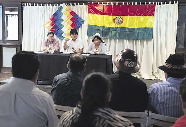 Ayer, Evo Morales se reunió con dirigentes del Pacto de Unidad y con el candidato Luis Arce. David Choquehuanca estaba en Venezuela. foto: EL DEBER