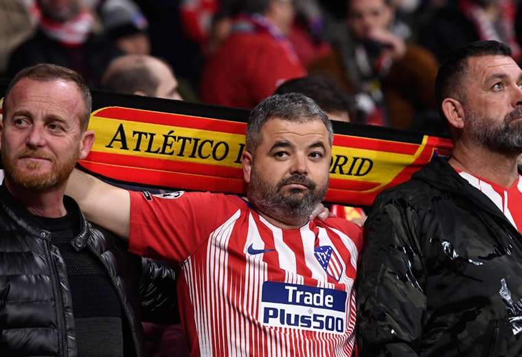 Los hinchas del Atlético esperan por un triunfo. Foto. AFP 