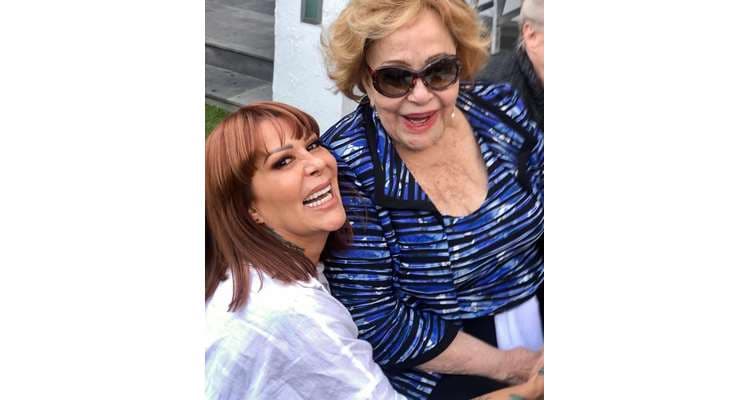 Alejandra Guzmán junto con su mamá Silvia Pinal (Foto: Instagram)