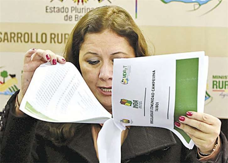 La ministra de Desarrollo Rural y Tierras, Eliane Capobianco, denunció las irregularidades. Foto: APG Noticias
