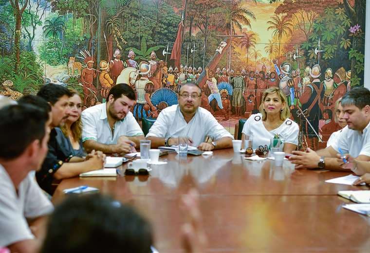 Los cívicos piden a los políticos tomar el ejemplo de unidad de la ciudadanía. Foto: Coité pro Santa Cruz