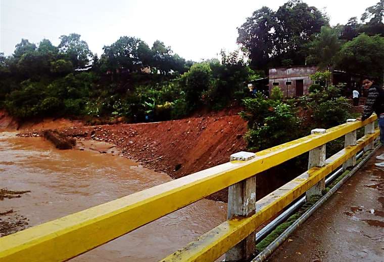 La crecida del río San Telmo obligó a suspender el tráfico por el paso provisional que habilitó ABC. Foto: David Maygua