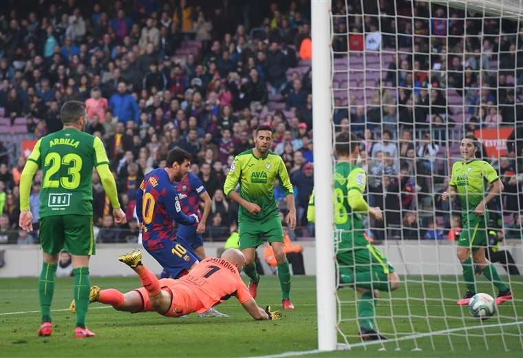 Messi tuvo este sábado una jornada inspirada. Suma 18 goles en el torneo español. Foto: AFP