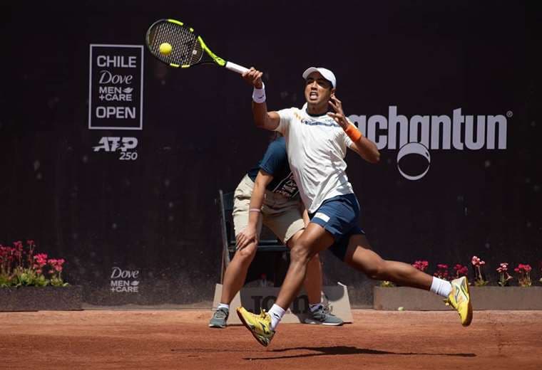El tenista boliviano, Hugo Dellien, en plena competencia en Chile. Foto. Jim Rydell / Matias Donoso @chile_open
