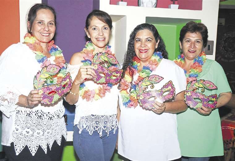  Amigas. Gloria Suárez, María Eugenia Zamora, Sonia Suárez y Ana María Baldivieso