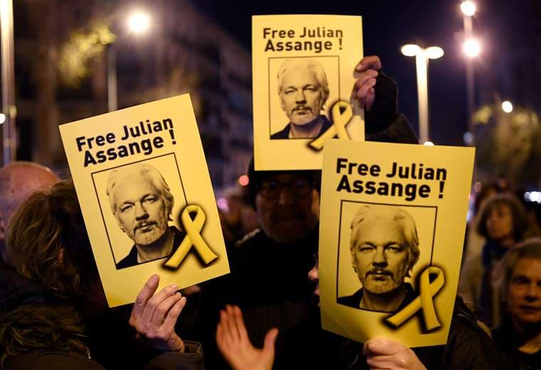 Assange fue detenido en abril de 2019 después de casi siete años asilado en la embajada ecuatoriana en Londres. Foto: AFP