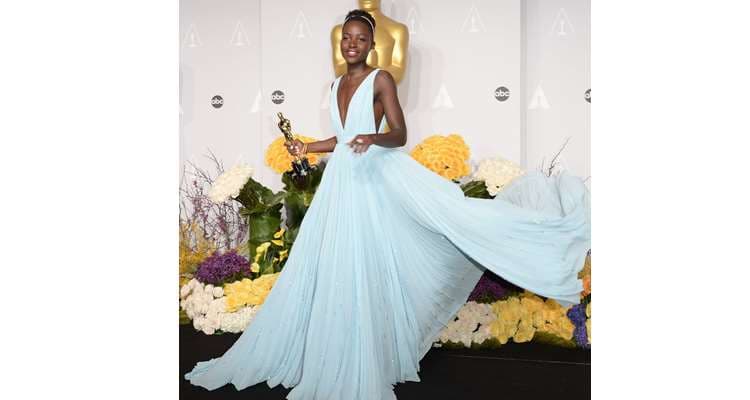 Memorable. Lupita Nyong’o encabezó las listas de mejores vestidas en 2014 