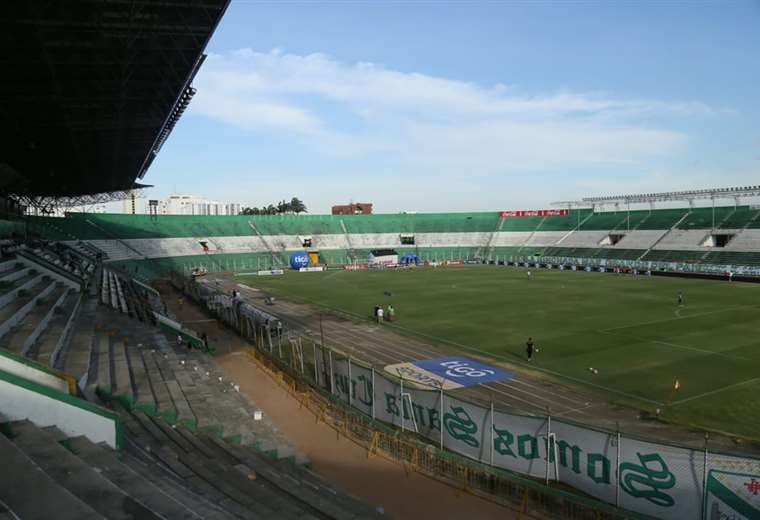 El partido se juega en el estadio Tahuichi Aguilera. Foto. Jorge Uechi  
