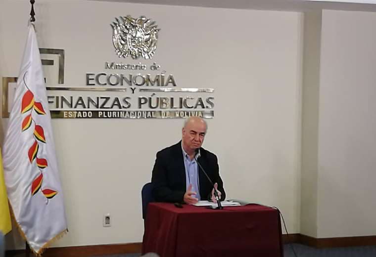 La autoridad en conferencia de prensa I Foto: Marcelo Tedesqui.
