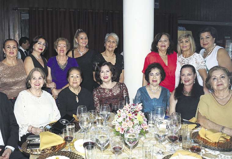 Ellas. El Comité de Damas, que tiene una importante función en la institución. Foto: Ángel Farell