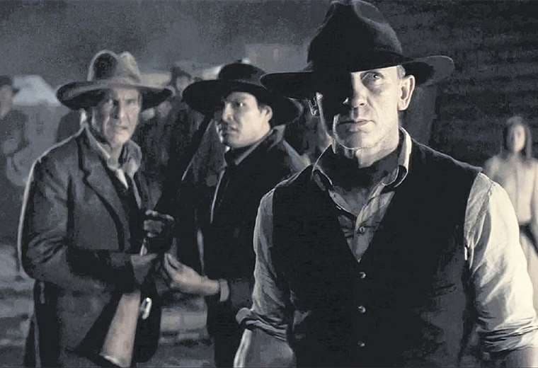Jon Favreau revitaliza el western con Cowboys & aliens (foto superior). También ha vuelto a cabalgar en el cine con películas como La balada de Buster Scruggs, de los Coen.