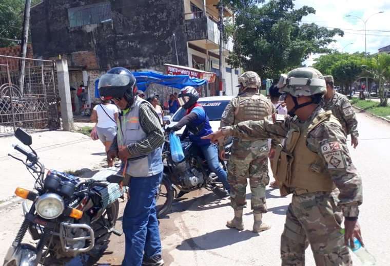 Militares controlan las calles en Puerto Quijarro