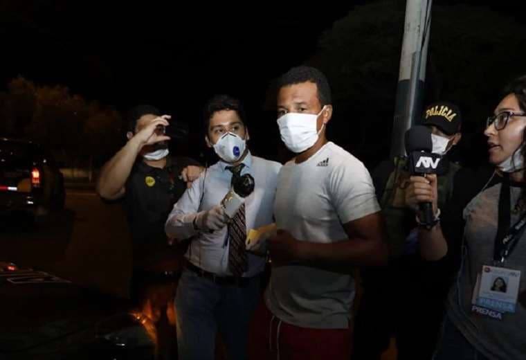 Nolberto Solano fue abordado por varios medios de comunicación. Foto: Internet
