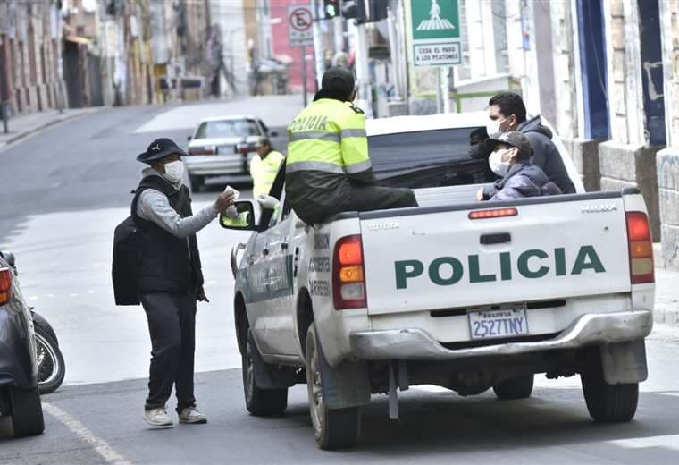 Los uniformados realizan controles en las calles I Foto: APG Noticias.