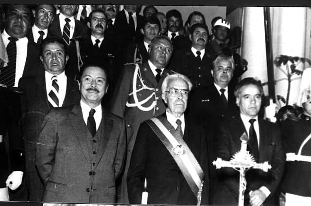 Victor Paz, junto con sus colaboradores cuando asumía la presidencia en 1985/Foto: Internet