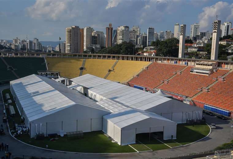 El estadio de Pacaembú en San Pablo ha sido acondicionado para recibir enfermos de Covid-19. Foto AFP