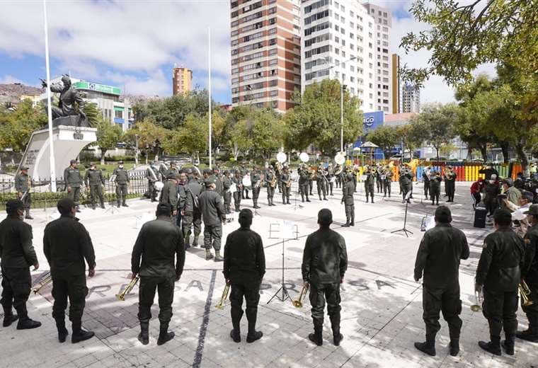 La banda policial en la plaza Abaroa I Foto: APG Noticias.