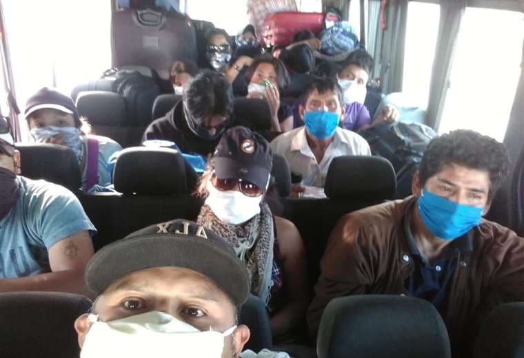 Los bolivianos esperan la autorización para ingresar al país. Foto: redes sociales