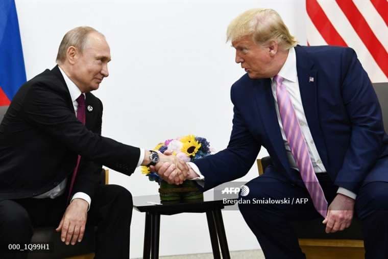Los mandatarios de Rusia y EEUU en la cumbre del G20 en Japón el año pasado. Foto AFP
