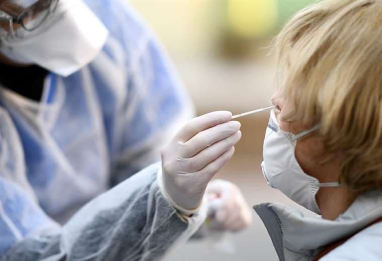 Las clínicas privadas atenderán a pacientes con síntomas del mal /FOTO: AFP