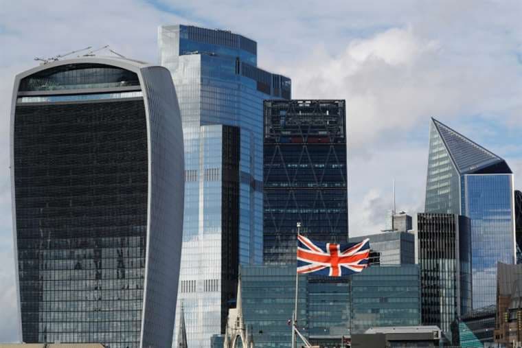 La bandera británica ondea en Londres. Los atletas deben cumplir con las normas. Foto: AFP