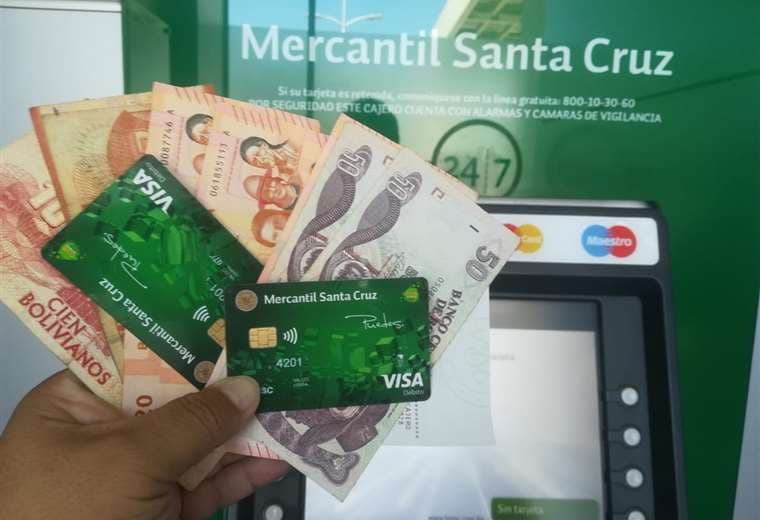 El banco amplió el límite de retiro de efectivos en cajeros automáticos (hasta $us 550). Foto: Ricardo Montero
