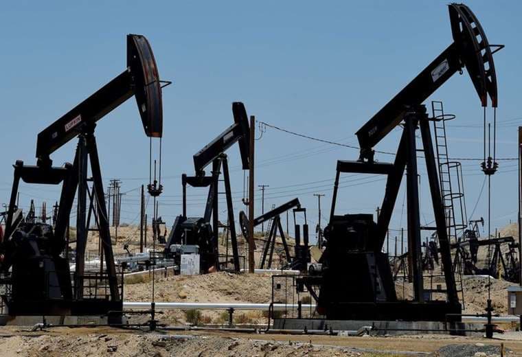 El precio del petróleo se estabiliza, pero cierra su trimestre de mayor caída