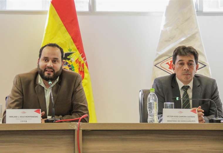 El presidente de YPFB, Herland Soliz y el ministro de Hidrocarburos,  Víctor Hugo Zamora, brindaron el segundo informe de la estatal