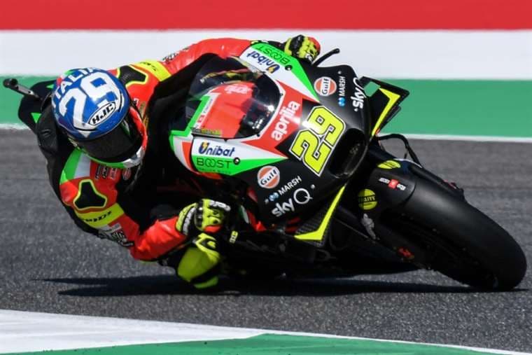 Andrea Iannone toma una curva en el GP de Italia, el 1 de junio de 2019 en el circuito de Mugello. Foto: AFP