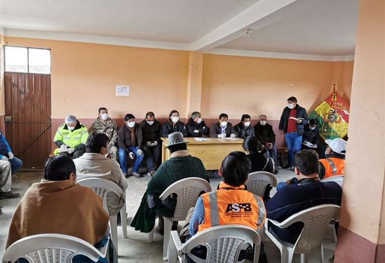 Arias reunido con autoridades de Oruro. Foto ABI
