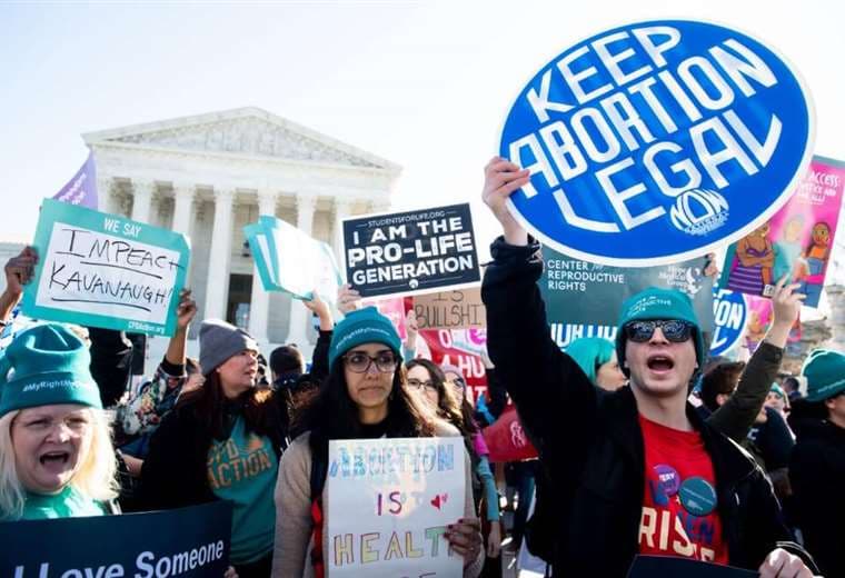 Activistas a favor del aborto habían protestado por la suspensión. Foto AFP