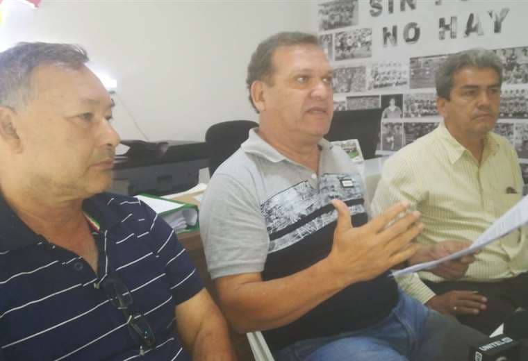 David Paniagua (c.) comunicó que Fabol sostendrá una reunión este jueves. Foto: Internet