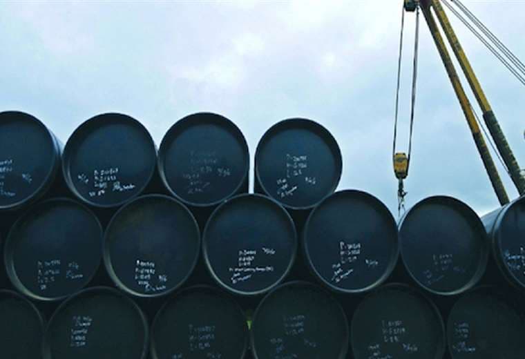 Precio del petróleo en Nueva York se desploma a menos de $us 20 por barril