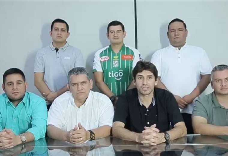 El directorio de Oriente. Sergio Romero, sentado (primero de la izquierda) junto a Milton Chávez. Foto: Internet