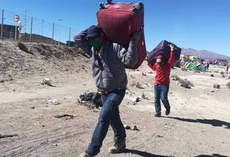 Los bolivianos varados en frontera I Foto: Wara Noticias.