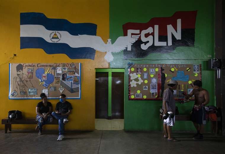 Frontis de un gimnasio en funcionamiento en Managua. Foto AFP