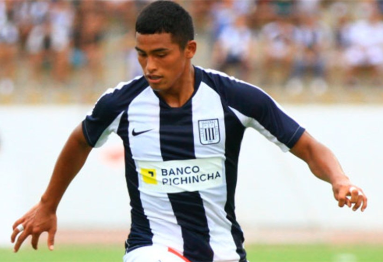 Aguilar seguirá jugando en Alianza Lima hasta cumplir 18 años