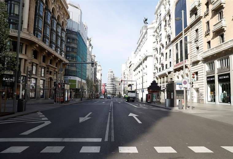 Asi, desiertas, lucen las calles de España en estos días 