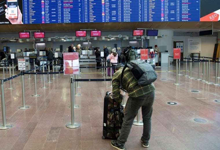 Las restricciones de tráfico aéreo en algunos países dificultan la salida de los extranjeros 